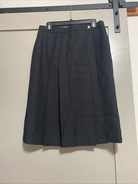 Vintage 90’s Women's Black A-Line Pleated Skirt